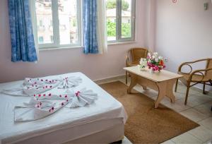Postel nebo postele na pokoji v ubytování Metin Hotel