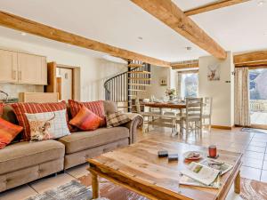 a living room with a couch and a table at 5 Bed in Ludlow 95212 in Tugford