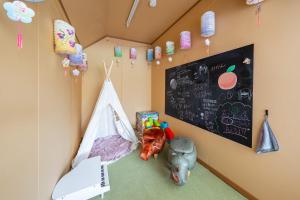 a corner of a room with a classroom with a chalkboard at Toya Serenity Stay in Lake Toya