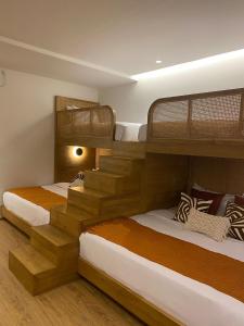 Ένα ή περισσότερα κρεβάτια σε δωμάτιο στο TwelveStones Pecatu-Uluwatu Pool, Jacuzzi&Beaches