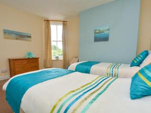 a bedroom with two beds and a window at 2 Bed in Bideford 37262 in Bideford