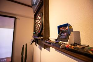 a video game machine sitting on a shelf next to a wall at CINEMA RESORTS 4 in Motobu