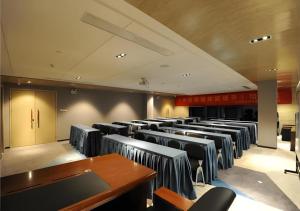 a large room with rows of chairs and tables at Echarm Hotel Nanning Qingxiu Mountain in Nanning