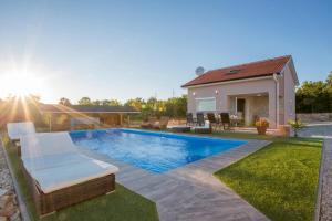 a backyard with a swimming pool and a house at Galizana Peaceful Vacation home in Galižana