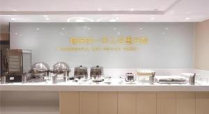 a counter in a restaurant with a sign on the wall at City Comfort Inn Nanning Wuyi Fude in Nanning