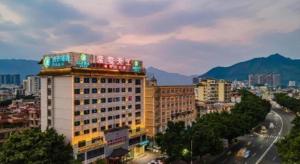 a view of a city with a building at City Comfort Inn Zhaoqing Qixingyan Yihua Plaza Agile City in Zhaoqing