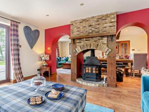 a living room with a fireplace and a table at 8 Bed in Pateley Bridge 95111 in Sawley