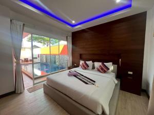 Ένα ή περισσότερα κρεβάτια σε δωμάτιο στο Lucky pool villa