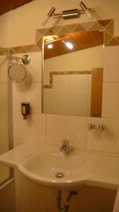 Koupelna v ubytování Hotel Gasthof Käßer