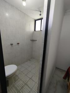 a bathroom with a toilet and a window at Palacio de los Angeles in San Felipe Hueyotlipan