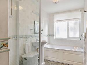 Bilik mandi di 3 Bed in Hayle VILLA +16 gambar