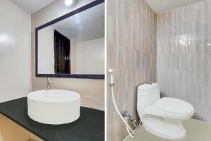 a bathroom with a white toilet and a sink at Super Townhouse Narayanaguda Metro Station Formerly Hotel Anshu Grand in Vidya Nagar