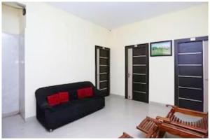 Posezení v ubytování Hotel S-R Palace Near City Bus Stand - Fully Air Conditioning Hotel - Luxury & Spacious Room -Best Hotel In Bhubneshwar