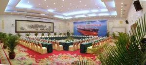 a large banquet hall with tables and chairs in it at Zhuhai Dehan Hotel in Zhuhai +197 photos