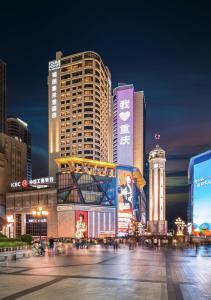 Pemandangan umum bagi Chongqing atau pemandangan bandar yang diambil dari hotel