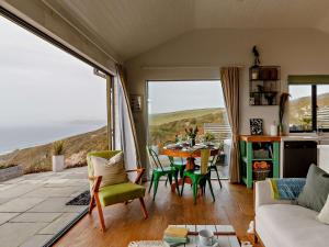 a living room with a table and a view of the ocean at 2 Bed in Whitsand Bay 91328 in Antony