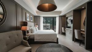 Postel nebo postele na pokoji v ubytování Sugar Marina Hotel CLIFFHANGER Aonang