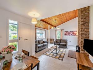 Posezení v ubytování 2 Bed in Saltash 95643