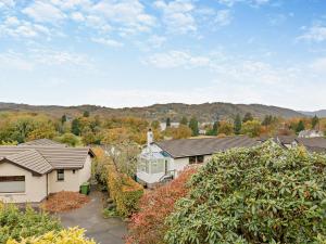 Nespecifikovaný výhled na hory nebo výhled na hory při pohledu z prázdninového domu