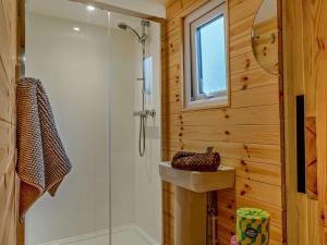 Vannituba majutusasutuses 2 Bed in Ventnor 95586