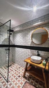 Un baño de Comfortable Apartment Bohemian style in Zamalek for Family 10 fotos más