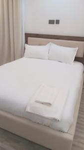 Ένα ή περισσότερα κρεβάτια σε δωμάτιο στο The Beleza Suites