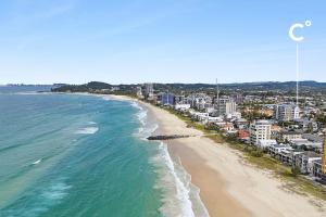 Palm Beach Paradiso في غولد كوست: منظر جوي للشاطئ والمحيط