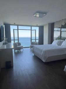 a bedroom with a bed and a view of the ocean at Şahin Tepesi Suites - Manzaralı lüks Suit in Rize
