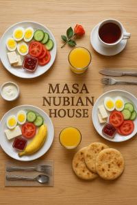 Jídlo v ubytování na lodi nebo okolí