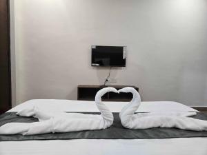 GundipetにあるHotel O EVAの白鳥の二本のベッド