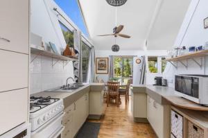 A kitchen or kitchenette at Hook Wine and Sinker