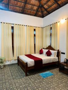 Postel nebo postele na pokoji v ubytování Sopanam Heritage Resort