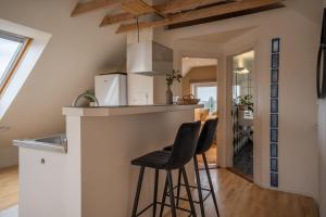 Kuchyň nebo kuchyňský kout v ubytování Penthouse med skråtak og utsikt - Sentralt