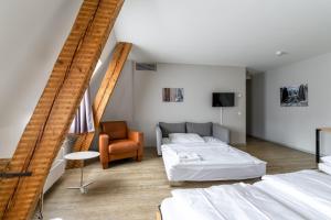 Una cama o camas en una habitación de Royal Hotel - Urban Living