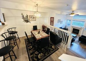 Posezení v ubytování Cozy near airport vacation home Brighton