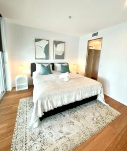 a bedroom with a large bed and a rug at Ocean View Spa Apartment in Q Tower in Gold Coast