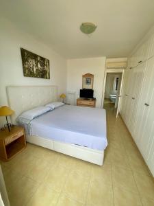 a bedroom with a large white bed in a room at Villa Meloneras - Exclusive Chill Out in San Bartolomé de Tirajana +32 photos