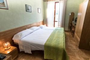 Postel nebo postele na pokoji v ubytování Camere R 75