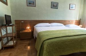 Postel nebo postele na pokoji v ubytování Camere R 75