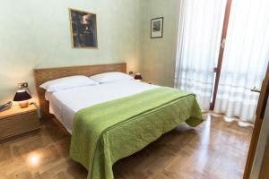 Postel nebo postele na pokoji v ubytování Camere R 75