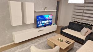 Μια τηλεόραση ή/και κέντρο ψυχαγωγίας στο Apartman Sunce +10 φωτογραφίες