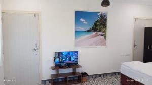 TV a/nebo společenská místnost v ubytování Country View Cottage Colva