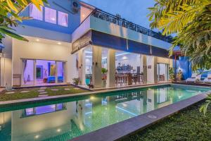 Bazén v ubytování Villa Shades Of Blue,5 bed & pool nebo v jeho okolí