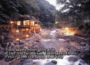 un panneau indiquant les installations d'excursion d'une journée de Takeaya Samsa à dans l'établissement Minshuku Yoshinoya, à Sudagai