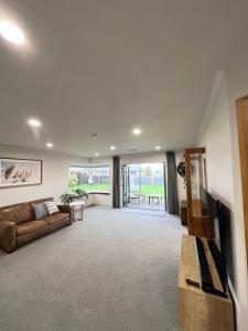 TV a/nebo společenská místnost v ubytování Sunny in Fitzroy