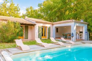 a villa with a swimming pool and a house at La Bignone in Régusse