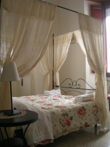A bed or beds in a room at Ascoli Antica B&B