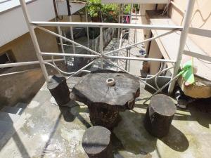 Rõdu või terrass majutusasutuses Guest House Khatuna