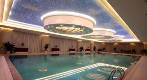 a swimming pool in a hotel with a star ceiling at Nanchang Oriscene Garden Hotel in Nanchang