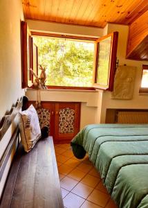 Ένα ή περισσότερα κρεβάτια σε δωμάτιο στο Casa Bianca